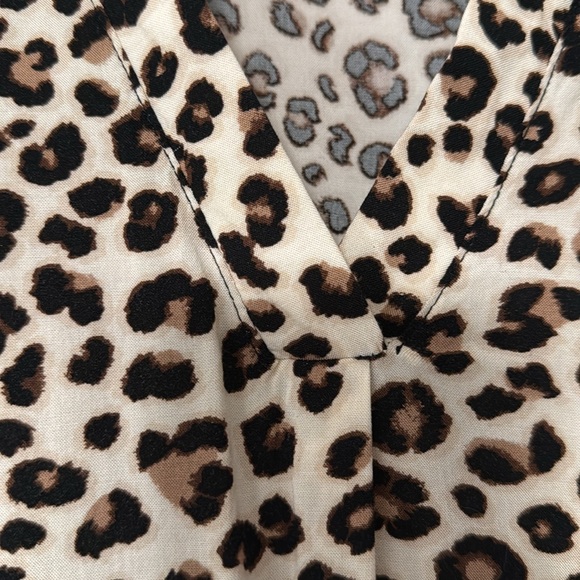 Entro women’s blouse size medium - Picture 2 of 4